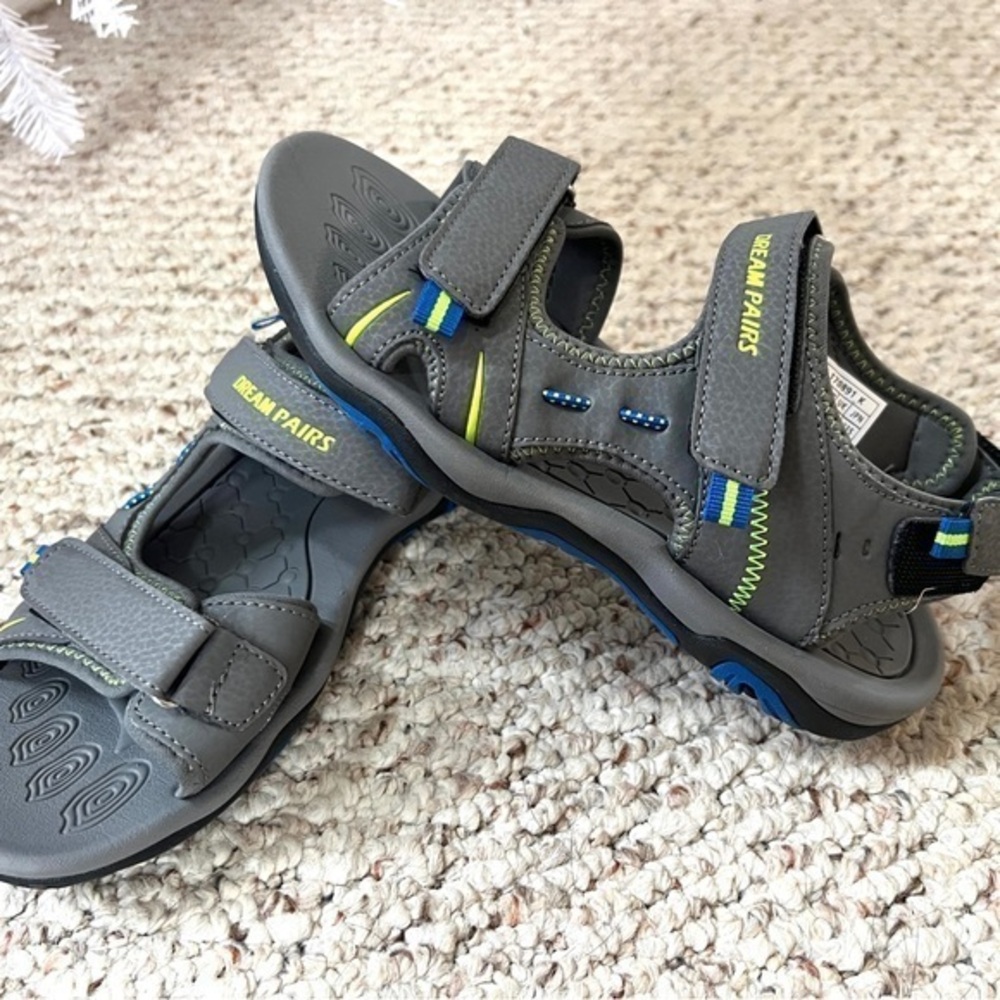 Boys sandals, shoes, size 5 ￼